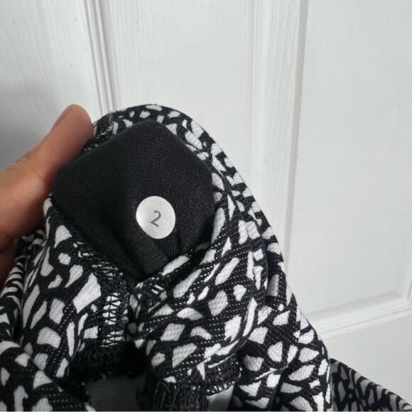 Lululemon | SoulCycle Animal Print Cropped Leggings Size 2 - Picture 7 of 8